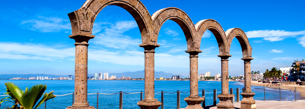 beautiful sculpture in puerto vallarta 